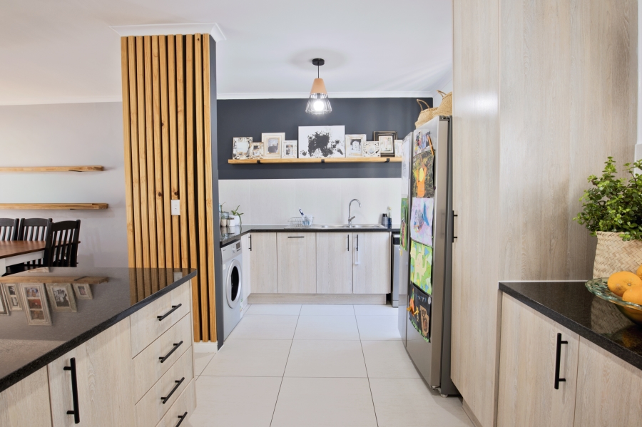 3 Bedroom Property for Sale in Sunningdale Western Cape